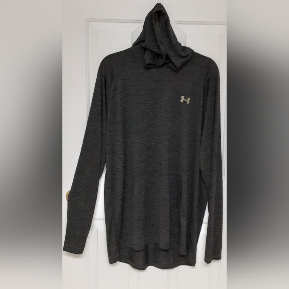 Under Armour Heat Gear men's  size 2xl pull over long sleeves hooded top